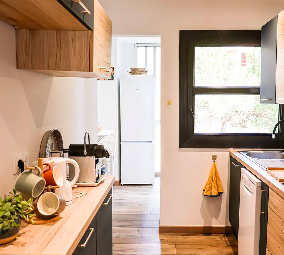 Location vacances avec cuisine tout équipé, four et lave-vaisselle à Fréjus